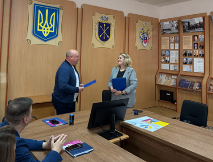 ПІДПИСАННЯ МЕМОРАНДУМУ З КУ «ЦЕНТР ЗАПОБІГАННЯ ТА ПРОТИДІЇ ДОМАШНЬОМУ НАСИЛЬСТВУ» ХМЕЛЬНИЦЬКОЇ МІСЬКОЇ РАДИ