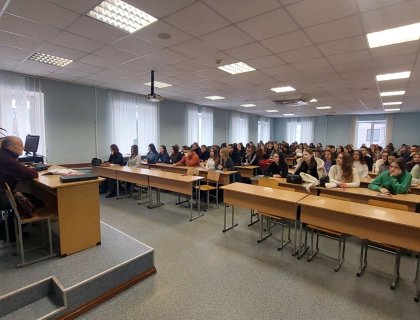 ПОЄДНАННЯ ТЕОРІЇ ТА ПРАКТИКИ: БІНАРНА ЛЕКЦІЯ ДЛЯ МАЙБУТНІХ ПРАВНИКІВ