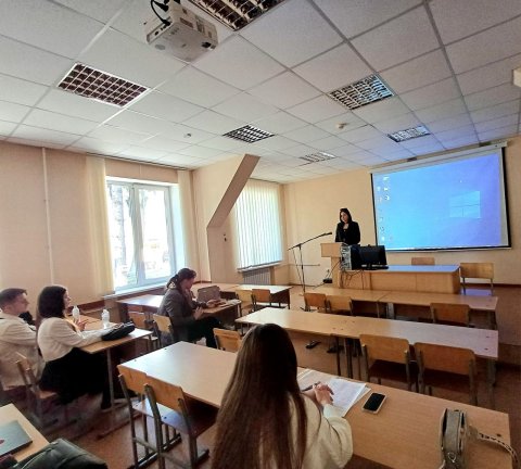 ЗАСІДАННЯ НАУКОВОГО ГУРТКА «МІЖНАРОДНИК»