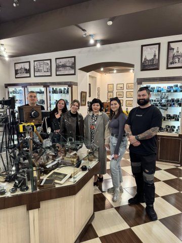 КУЛЬТУРНО-ТУРИСТИЧНІ РЕСУРСИ УНІКАЛЬНОГО МУЗЕЮ ФОТОМИСТЕЦТВА ВИВЧАЛИ СТУДЕНТИ ХУУП ІМЕНІ ЛЕОНІДА ЮЗЬКОВА
