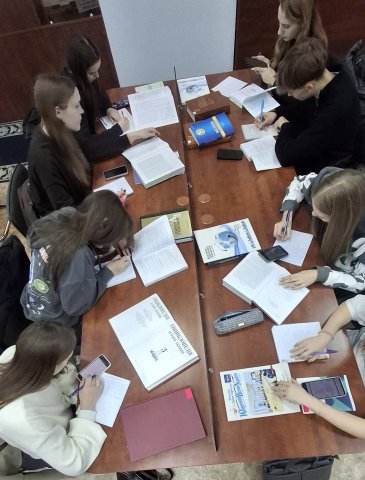 Семінарське заняття в Бібліотеці Університету студентів спеціальності D4 Публічне управління та адміністрування