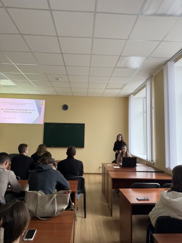 Зустріч зі студентами щодо міжнародних освітніх можливостей 