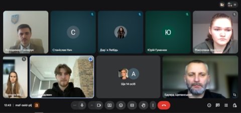 Лекційне заняття здобувача освітньо-наукової програми «Доктор філософії з публічного управління та адміністрування» під час Педагогічної практики