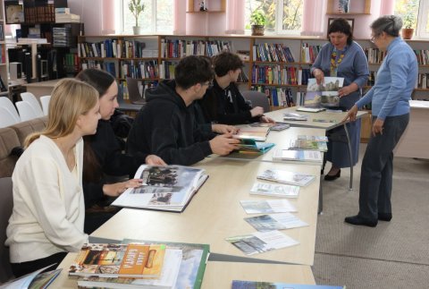 ЗА ПОШУКОМ ТУРИСТИЧНОЇ УНІКАЛЬНОСТІ — ДО ГОЛОВНОЇ КНИГОЗБІРНІ ХМЕЛЬНИЧЧИНИ