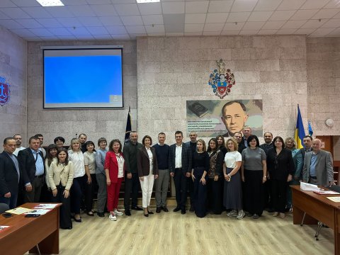 Вітання до дня працівника освіти