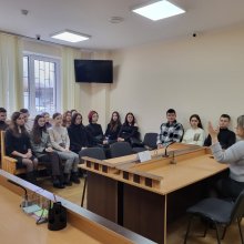 Адм суд 03.jpg Візит студентів юридичного факультету до Хмельницького окружного адміністративного суду