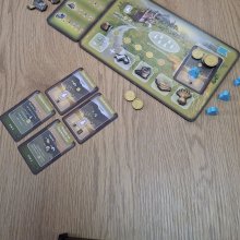 🏗️ Інтерактивна гра «Відбудуй Україну»: практичне опанування фінансів територіальних громад  У межах проведення Global Money Week 2026центкою Тетяна Самарічева. Захід відбувся в межах вивчення дисципліни «Фінанси територіальних громад».  🎯 Мета гри: формування практичного розуміння студентами процесів управління фінансовими ресурсами територіальних громад, прийняття управлінських рішень, планування бюджету та забезпечення економічного розвитку регіонів.  🕹️ Хід гри:  Ігрове поле відображало територію Укр