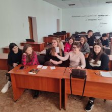 🌍 Міжнародні фінансові організації: інтелектуальний виклик для студентів  У межах Global Money Week 2026 для студентів 2 курсу спеціальностей «Фінанси, банківська справа, страхування та фондовий ринок» та «Податкова та митна справа» відбулося інтерактивне заняття у форматі вікторини з дисципліни «Міжнародні фінансові організації».  📊 Захід поєднав навчання та гру, перетворивши традиційне заняття на захопливе інтелектуальне змагання. Студенти виконували різнопланові завдання: відповідали на бліц-запитання,