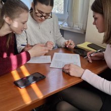 📅 17 березня 2026 року в межах Global Money Week 2026 студенти 2 курсу спеціальності «Фінанси, банківська справа, страхування та фондовий ринок» взяли участь у навчальному фінансовому квесті на тему «Основи організації фінансів суб’єктів господарювання».  👩‍🏫 Захід провела доцентка кафедри фінансів, банківської справи, страхування та фондового ринку, к.е.н., доцентка Тетяна Самарічева.  📝 Студенти працювали командами та виконували різноманітні інтерактивні завдання:  «Дешифрувальник» – відгадування фіна