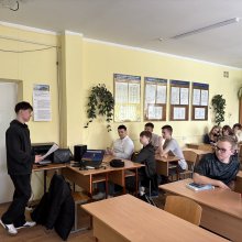 🛡️ Фінансова грамотність у дії: як молодь навчає протидіяти шахрайству  📅 18 березня, у межах 🌍 Всесвітнього тижня грошей, студенти 2 курсу спеціальності «Фінанси, банківська справа, страхування та фондовий ринок» Ясинський Тарас та Скляров Ренат провели тренінг для учнів 10 класу математичного напрямку Хмельницького обласного ліцею на тему: «Фінансове шахрайство: як не стати жертвою».  💡 Під час заходу учасники: 📌 дізналися, що таке фінансове шахрайство та чому воно є однією з найактуальніших загроз с