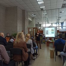 читай українське