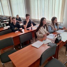 🌍 Global Money Week — це не лише про фінансову грамотність, а й про нові підходи до навчання, які надихають і захоплюють!  🎓 У рамках Міжнародного тижня фінансової грамотності студенти І курсу спеціальності «Податкова та митна справа» долучилися до інтерактивного семінару з дисципліни «Мікроекономіка» під назвою: 💡 «Think Fast: мікроекономіка без пауз».  🚀 Захід пройшов у динамічному форматі інтелектуальної гри, де учасники змогли не лише перевірити свої знання, а й відчути справжній командний дух та аз