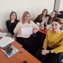🌍 Global Money Week — це не лише про фінансову грамотність, а й про нові підходи до навчання, які надихають і захоплюють!  🎓 У рамках Міжнародного тижня фінансової грамотності студенти І курсу спеціальності «Податкова та митна справа» долучилися до інтерактивного семінару з дисципліни «Мікроекономіка» під назвою: 💡 «Think Fast: мікроекономіка без пауз».  🚀 Захід пройшов у динамічному форматі інтелектуальної гри, де учасники змогли не лише перевірити свої знання, а й відчути справжній командний дух та аз