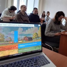 📅 19 березня 2026 року в межах міжнародної освітньої ініціативи Global Money Week 2026 для здобувачів вищої освіти спеціальності «Фінанси, банківська справа, страхування та фондовий ринок» було проведено інтерактивний навчальний захід з дисципліни «Місцеві бюджети».  👩‍🏫 Захід організувала та провела доцентка кафедри фінансів, банківської справи, страхування та фондового ринку, кандидат економічних наук, доцентка Тетяна Самарічева. Формат заняття передбачав проведення вікторини на платформі Kahoot! на те