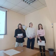 💰 ПДВ просто: як працює податок у нашому житті? 🌍 Global Money Week 2026  📅 17 березня відбудеться навчальний тренінг для студентів юридичного факультету Університету.  🎓 Студенти 2 курсу спеціальності «Фінанси, банківська справа, страхування та фондовий ринок» (ОПП «Податкова та митна справа») розкажуть: 🔹 що таке податок на додану вартість (ПДВ) 🔹 як він формується та включається у ціну товарів і послуг 🔹 яку роль відіграє у наповненні державного бюджету  🧠 У програмі: 🎮 інтерактивна гра «Правда