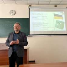 18 березня студенти першого курсу спеціальності «Фінанси, банківська справа, страхування та фондовий ринок» відвідали гостьову лекцію від старшого менеджера ПриватБанку Олександра Онищука у межах Global Money Week 2026. Основна тема — фінансова безпека та захист від шахрайства у цифровому середовищі.