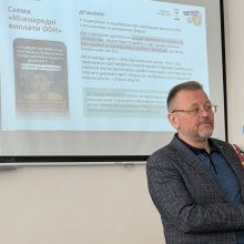 18 березня студенти першого курсу спеціальності «Фінанси, банківська справа, страхування та фондовий ринок» відвідали гостьову лекцію від старшого менеджера ПриватБанку Олександра Онищука у межах Global Money Week 2026. Основна тема — фінансова безпека та захист від шахрайства у цифровому середовищі.