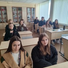 📌 Навчальний візит студентів до Держмитслужби 🇺🇦  25 березня студенти І курсу спеціальності «Податкова та митна справа» Хмельницького університету управління та права імені Леоніда Юзькова відвідали Департамент спеціалізованої підготовки та кінологічного забезпечення Держмитслужби.  Студенти ознайомилися з роботою митних органів, сучасними скануючими системами, неінтрузивними методами контролю, перевіркою дорогоцінних металів та роботою кінологічних команд.  Такий досвід дозволяє побачити, як теоретичні