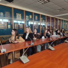 📌 Навчальний візит студентів до Держмитслужби 🇺🇦  25 березня студенти І курсу спеціальності «Податкова та митна справа» Хмельницького університету управління та права імені Леоніда Юзькова відвідали Департамент спеціалізованої підготовки та кінологічного забезпечення Держмитслужби.  Студенти ознайомилися з роботою митних органів, сучасними скануючими системами, неінтрузивними методами контролю, перевіркою дорогоцінних металів та роботою кінологічних команд.  Такий досвід дозволяє побачити, як теоретичні