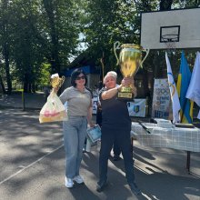 07 травня 2026 року в Хмельницькому університеті управління та права імені Леоніда Юзькова відбувся фінал І спортивних ігор працівників університету, присвячених Дню пам’яті та перемоги над нацизмом у Другій світовій війні 1939–1945 років.  Учасники змагалися у настільному тенісі, волейболі, шахах, дартсі та перетягуванні канату, демонструючи командний дух, згуртованість та волю до перемоги.  🥇 Перемогу здобула команда факультету управління та економіки.  Щиро дякуємо ректорату університету, ректору Олегу