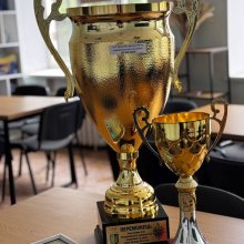 07 травня 2026 року в Хмельницькому університеті управління та права імені Леоніда Юзькова відбувся фінал І спортивних ігор працівників університету, присвячених Дню пам’яті та перемоги над нацизмом у Другій світовій війні 1939–1945 років.  Учасники змагалися у настільному тенісі, волейболі, шахах, дартсі та перетягуванні канату, демонструючи командний дух, згуртованість та волю до перемоги.  🥇 Перемогу здобула команда факультету управління та економіки.  Щиро дякуємо ректорату університету, ректору Олегу