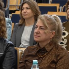 📚 Окремий напрям роботи був пов’язаний із модернізацією освітнього процесу та розвитком сучасних форматів навчання. Учасники обговорили досвід розроблення та оновлення освітніх програм, навчальних курсів і модулів у межах міжнародної співпраці, а також можливості адаптації європейських освітніх практик до потреб сучасного ринку праці.  Особливу увагу привернула тема мікрокваліфікацій (Micro-credentials) — сучасного інструменту короткострокового навчання, який дає змогу здобувати та документально підтверджу