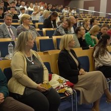 📚 Окремий напрям роботи був пов’язаний із модернізацією освітнього процесу та розвитком сучасних форматів навчання. Учасники обговорили досвід розроблення та оновлення освітніх програм, навчальних курсів і модулів у межах міжнародної співпраці, а також можливості адаптації європейських освітніх практик до потреб сучасного ринку праці.  Особливу увагу привернула тема мікрокваліфікацій (Micro-credentials) — сучасного інструменту короткострокового навчання, який дає змогу здобувати та документально підтверджу