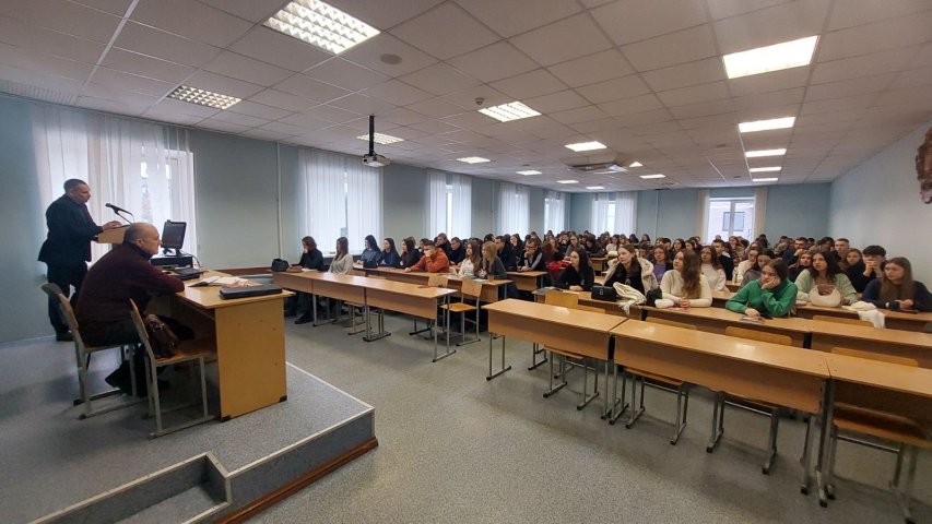 ПОЄДНАННЯ ТЕОРІЇ ТА ПРАКТИКИ: БІНАРНА ЛЕКЦІЯ ДЛЯ МАЙБУТНІХ ПРАВНИКІВ